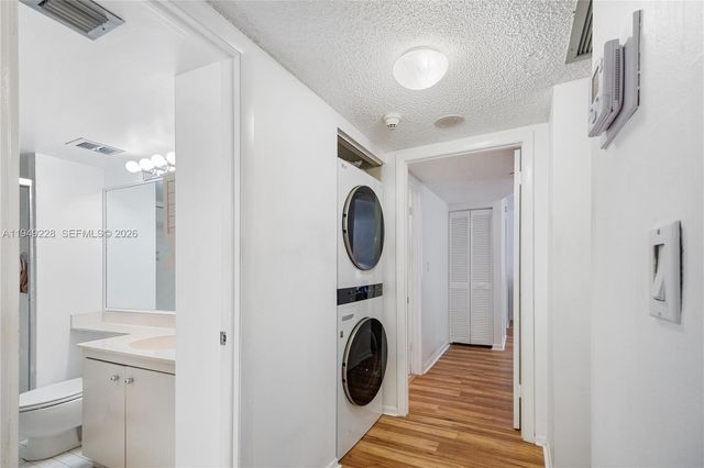 4000 Towerside Ter 301, Miami, FL 33138