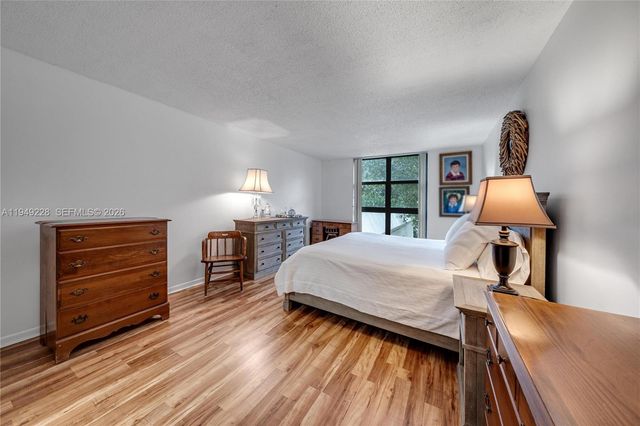 4000 Towerside Ter 301, Miami, FL 33138