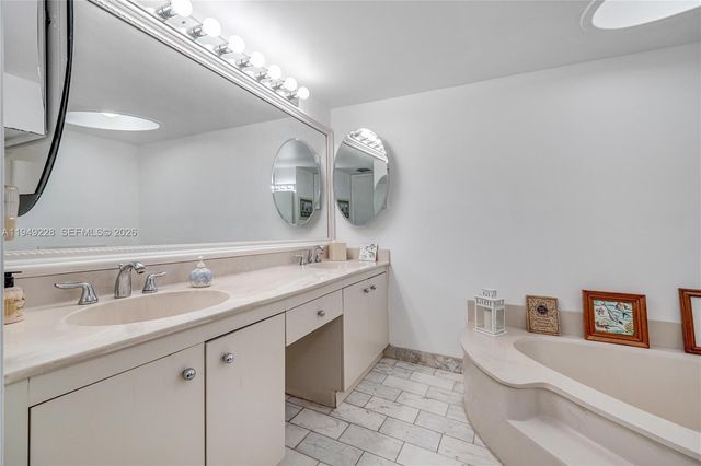 4000 Towerside Ter 301, Miami, FL 33138