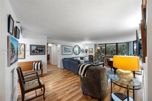 4000 Towerside Ter 301, Miami, FL 33138