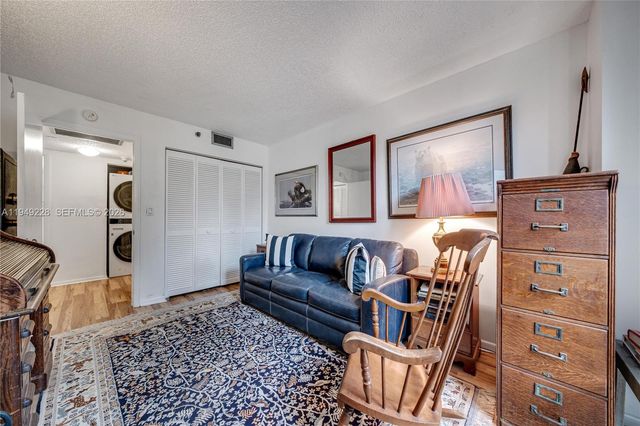 4000 Towerside Ter 301, Miami, FL 33138