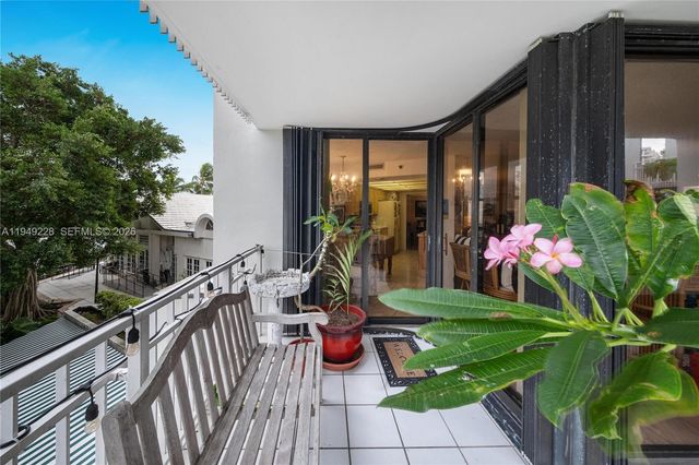 4000 Towerside Ter 301, Miami, FL 33138