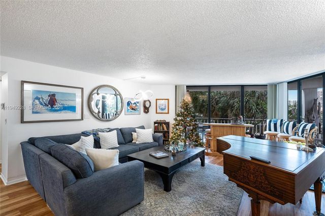 4000 Towerside Ter 301, Miami, FL 33138