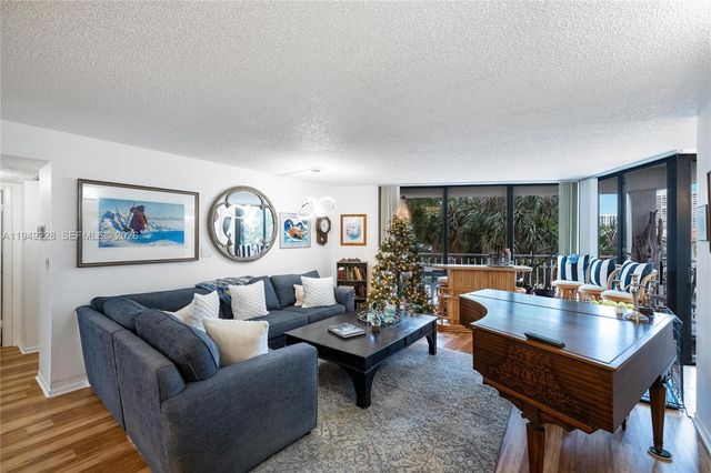 4000 Towerside Ter 301, Miami, FL 33138