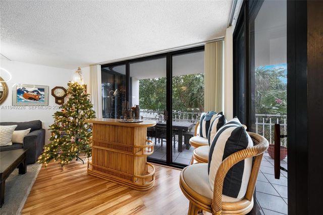 4000 Towerside Ter 301, Miami, FL 33138