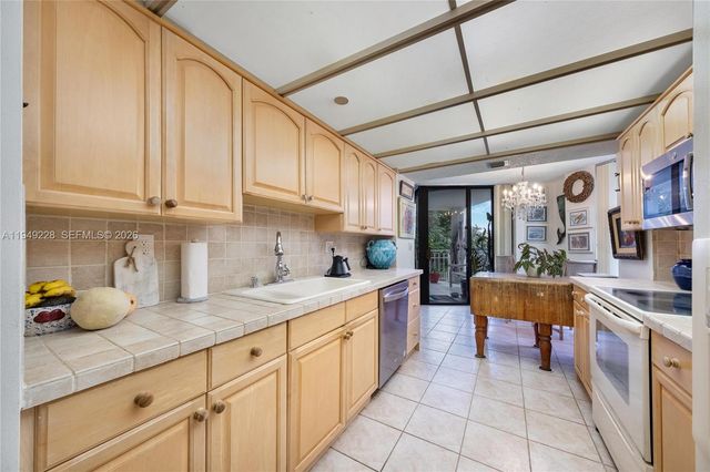 4000 Towerside Ter 301, Miami, FL 33138