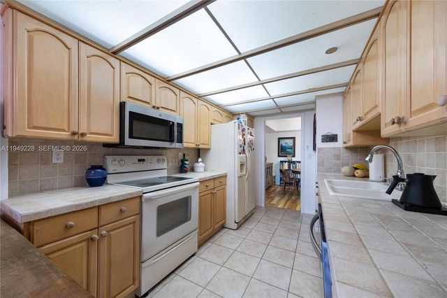 4000 Towerside Ter 301, Miami, FL 33138