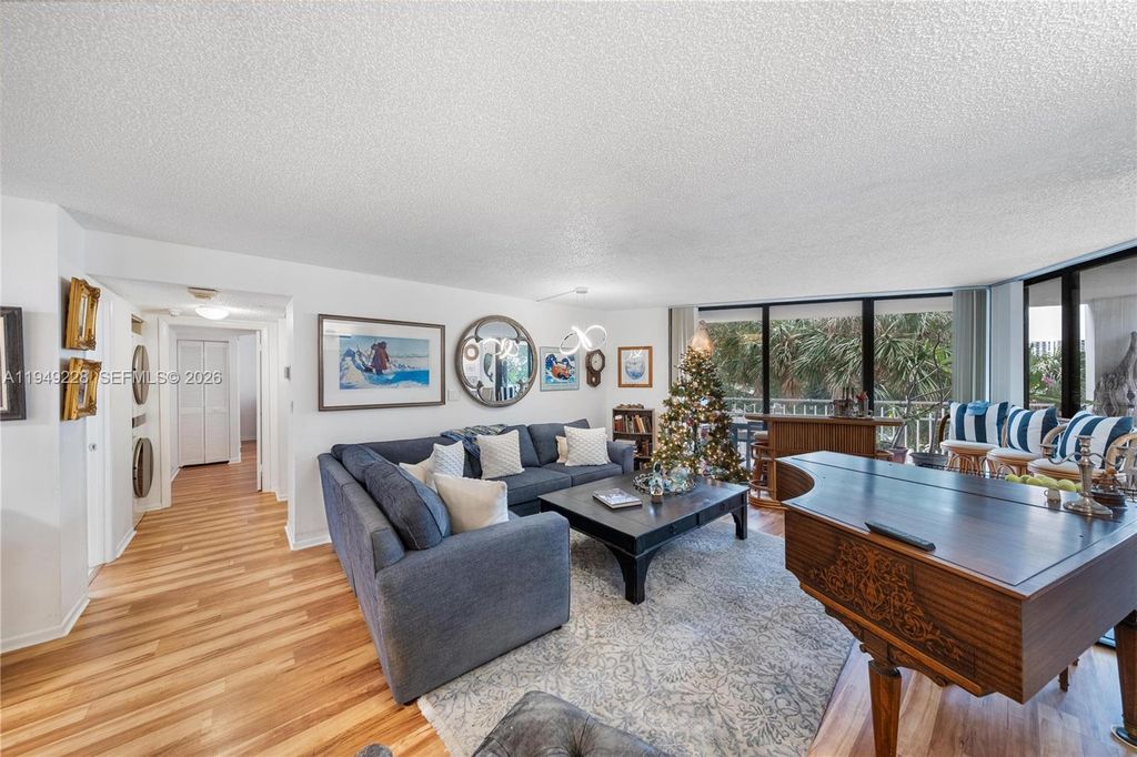 4000 Towerside Ter 301, Miami, FL 33138