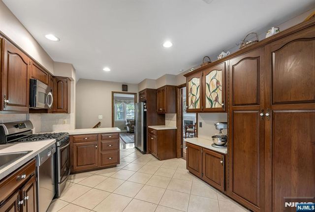 485 Eisenhower Court, Wyckoff, NJ 07481