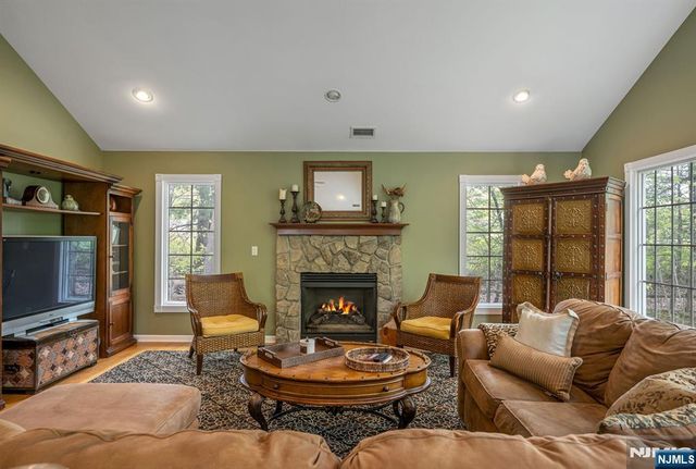 485 Eisenhower Court, Wyckoff, NJ 07481