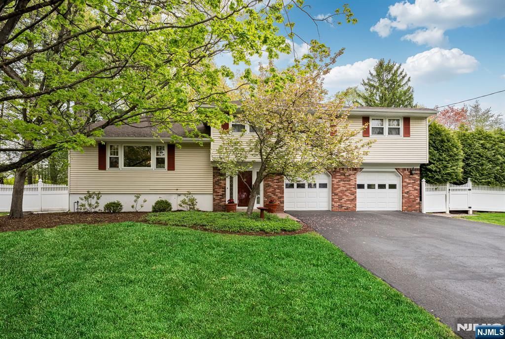 485 Eisenhower Court, Wyckoff, NJ 07481