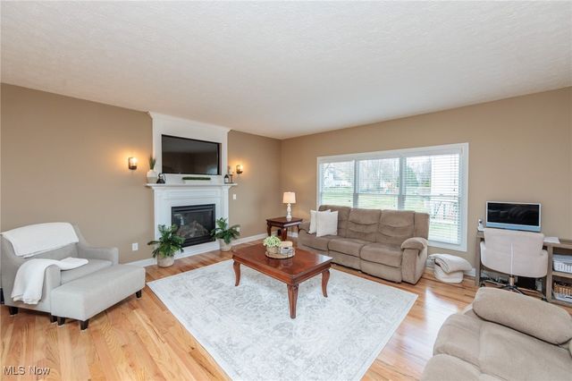 3204 Thorn Tree Drive, North Royalton, OH 44133