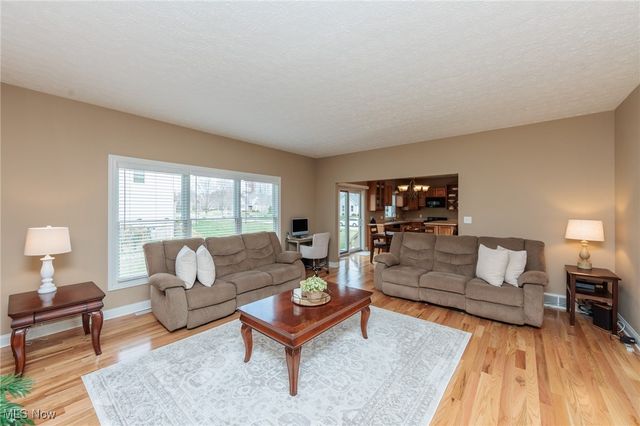 3204 Thorn Tree Drive, North Royalton, OH 44133