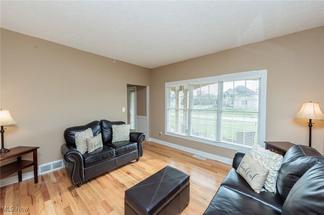 3204 Thorn Tree Drive, North Royalton, OH 44133