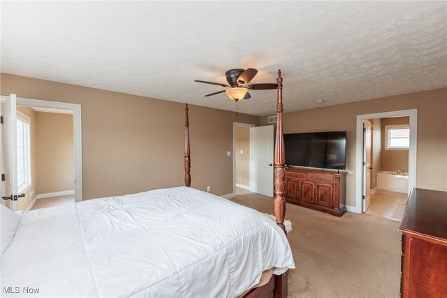 3204 Thorn Tree Drive, North Royalton, OH 44133