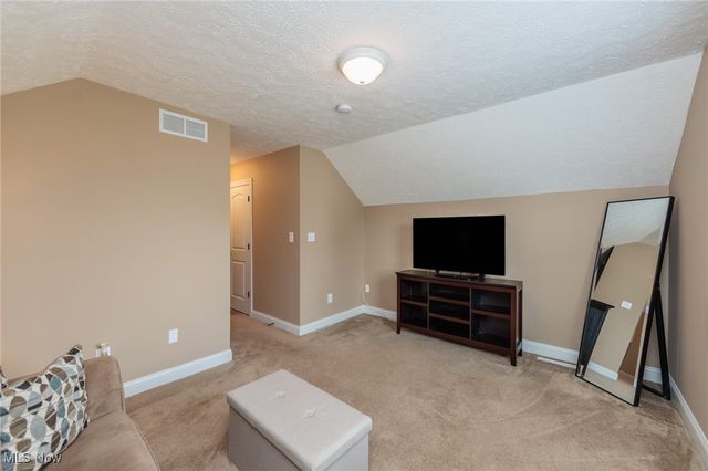 3204 Thorn Tree Drive, North Royalton, OH 44133