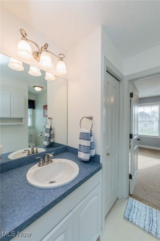 3204 Thorn Tree Drive, North Royalton, OH 44133