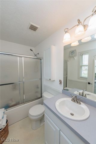 3204 Thorn Tree Drive, North Royalton, OH 44133