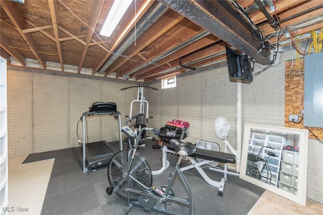 3204 Thorn Tree Drive, North Royalton, OH 44133