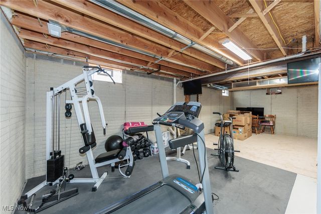 3204 Thorn Tree Drive, North Royalton, OH 44133