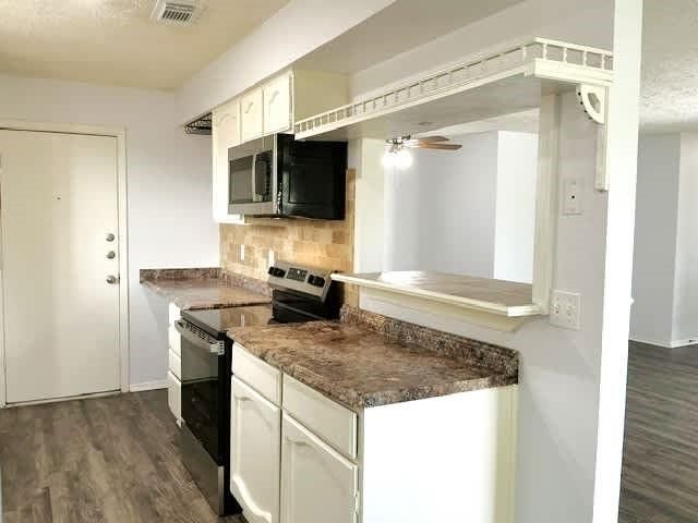2835 Pilgrims Point Drive, Webster, TX 77598