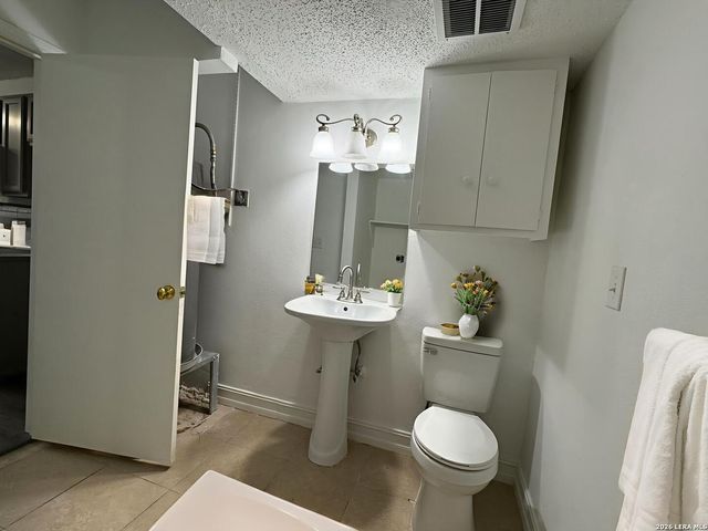 6631 Spring Hurst, San Antonio, TX 78249