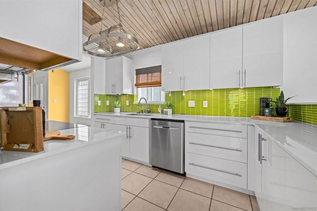 2885 McGraw St, San Diego, CA 92117