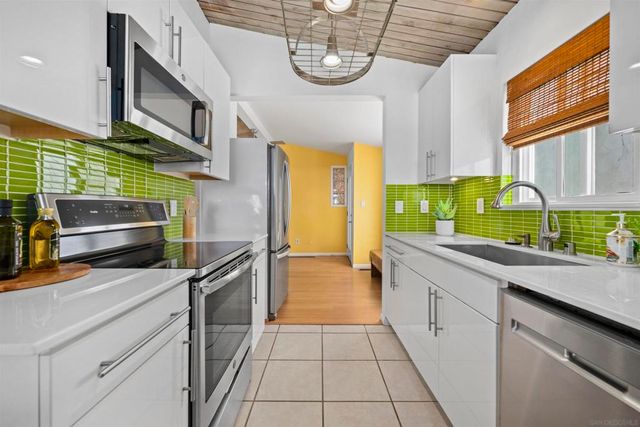 2885 McGraw St, San Diego, CA 92117