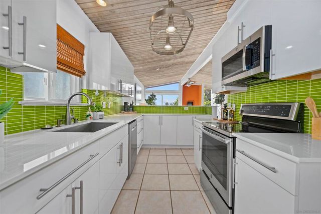 2885 McGraw St, San Diego, CA 92117