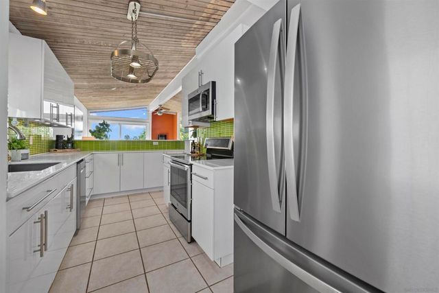 2885 McGraw St, San Diego, CA 92117