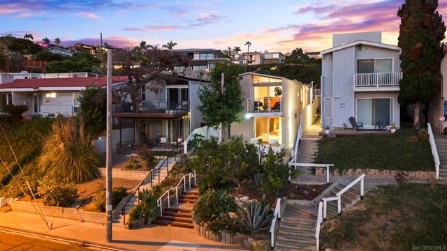 2885 McGraw St, San Diego, CA 92117