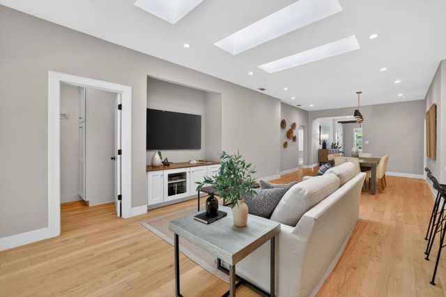 809 Figueroa St, Folsom, CA 95630