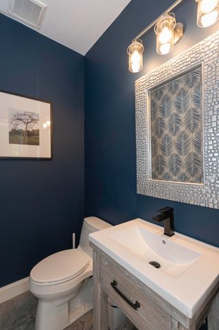 4 Leslie Street, Woods Hole, MA 02543