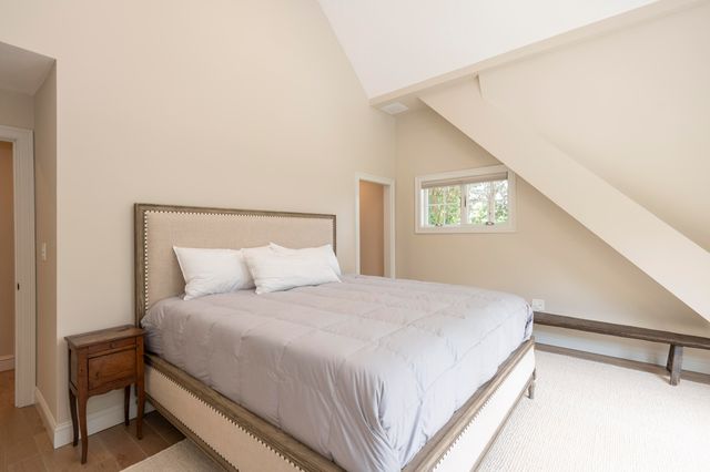 4 Leslie Street, Woods Hole, MA 02543