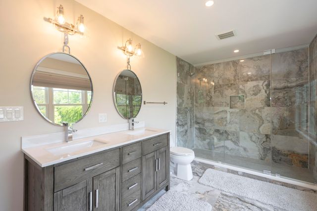 4 Leslie Street, Woods Hole, MA 02543