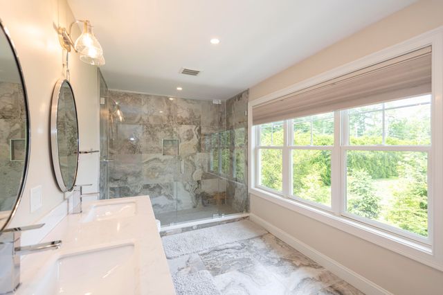 4 Leslie Street, Woods Hole, MA 02543