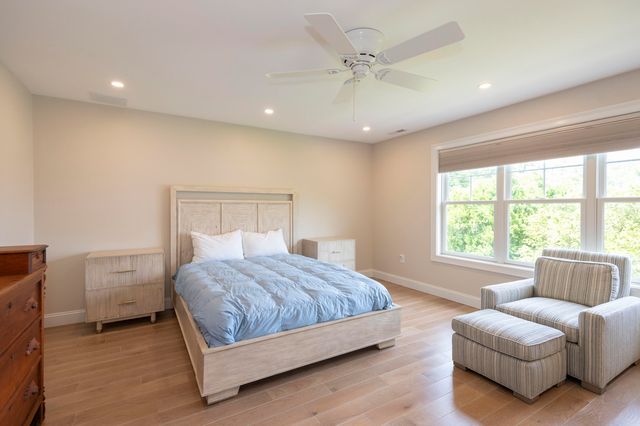 4 Leslie Street, Woods Hole, MA 02543