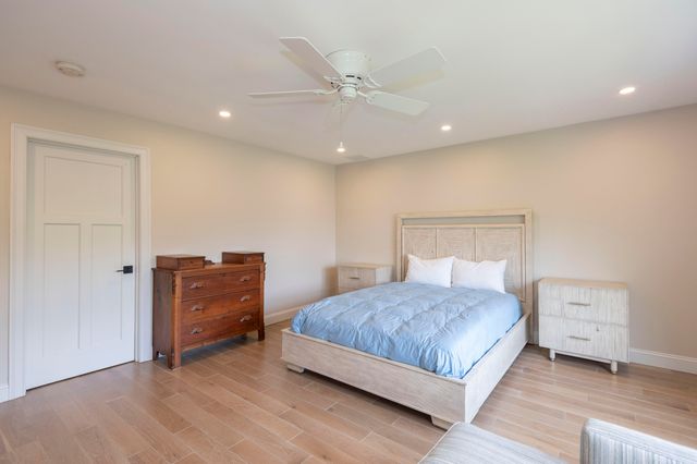 4 Leslie Street, Woods Hole, MA 02543