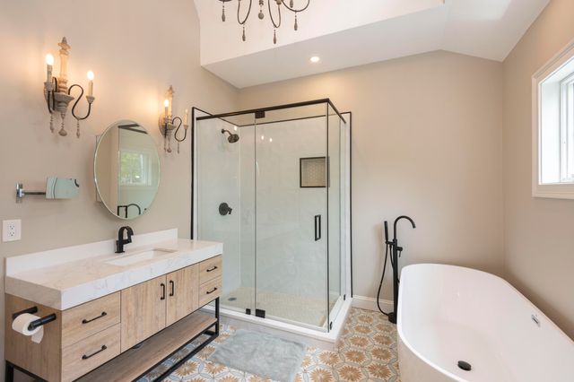 4 Leslie Street, Woods Hole, MA 02543