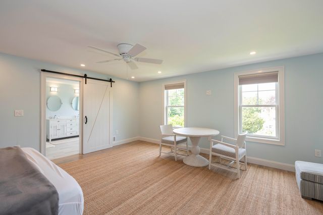 4 Leslie Street, Woods Hole, MA 02543