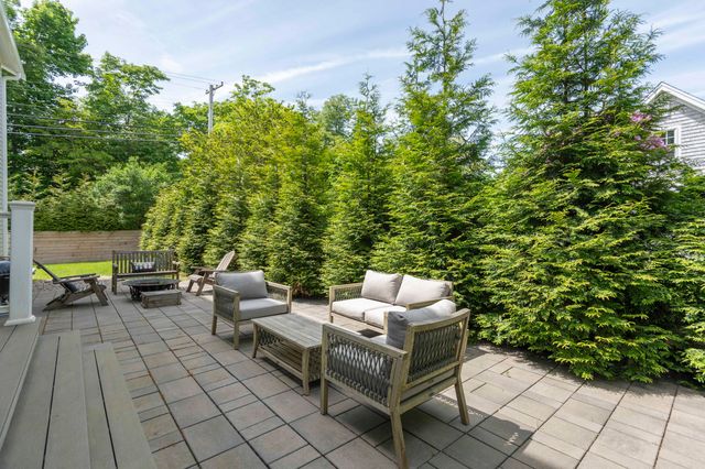 4 Leslie Street, Woods Hole, MA 02543