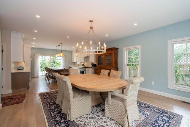 4 Leslie Street, Woods Hole, MA 02543