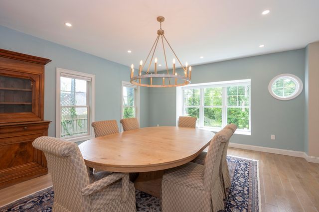 4 Leslie Street, Woods Hole, MA 02543