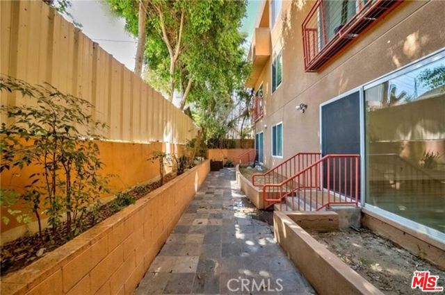 1138 S Serrano Avenue 102, Los Angeles, CA 90006