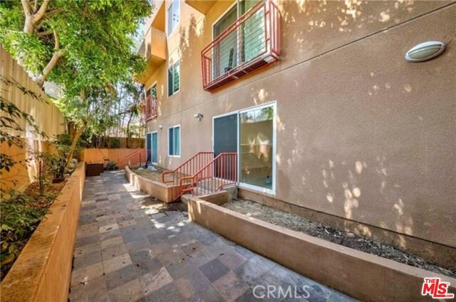 1138 S Serrano Avenue 102, Los Angeles, CA 90006