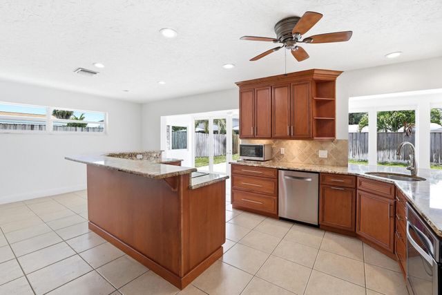 701 SW 27th Place, Boynton Beach, FL 33435