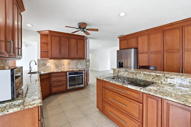 701 SW 27th Place, Boynton Beach, FL 33435