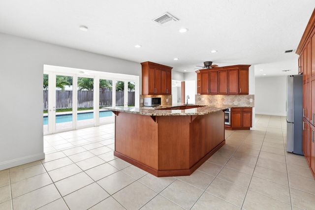 701 SW 27th Place, Boynton Beach, FL 33435