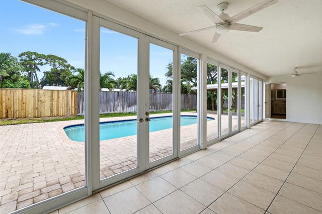 701 SW 27th Place, Boynton Beach, FL 33435