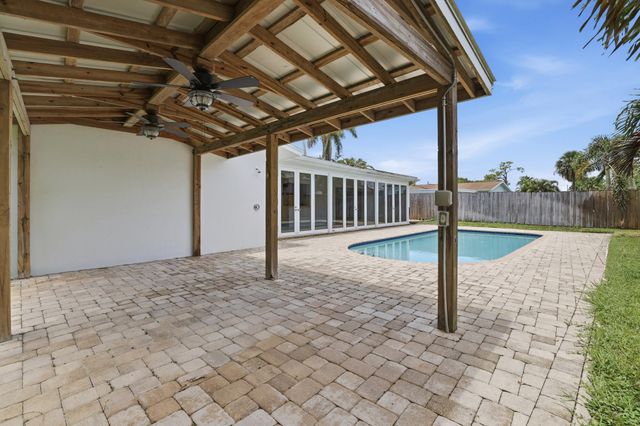 701 SW 27th Place, Boynton Beach, FL 33435